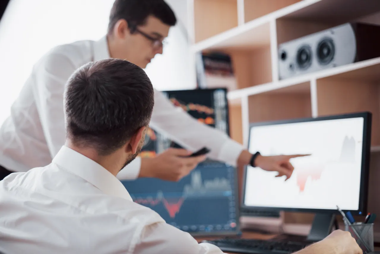 Enterprise QA team comparing Tricentis Tosca alternatives on a dashboard